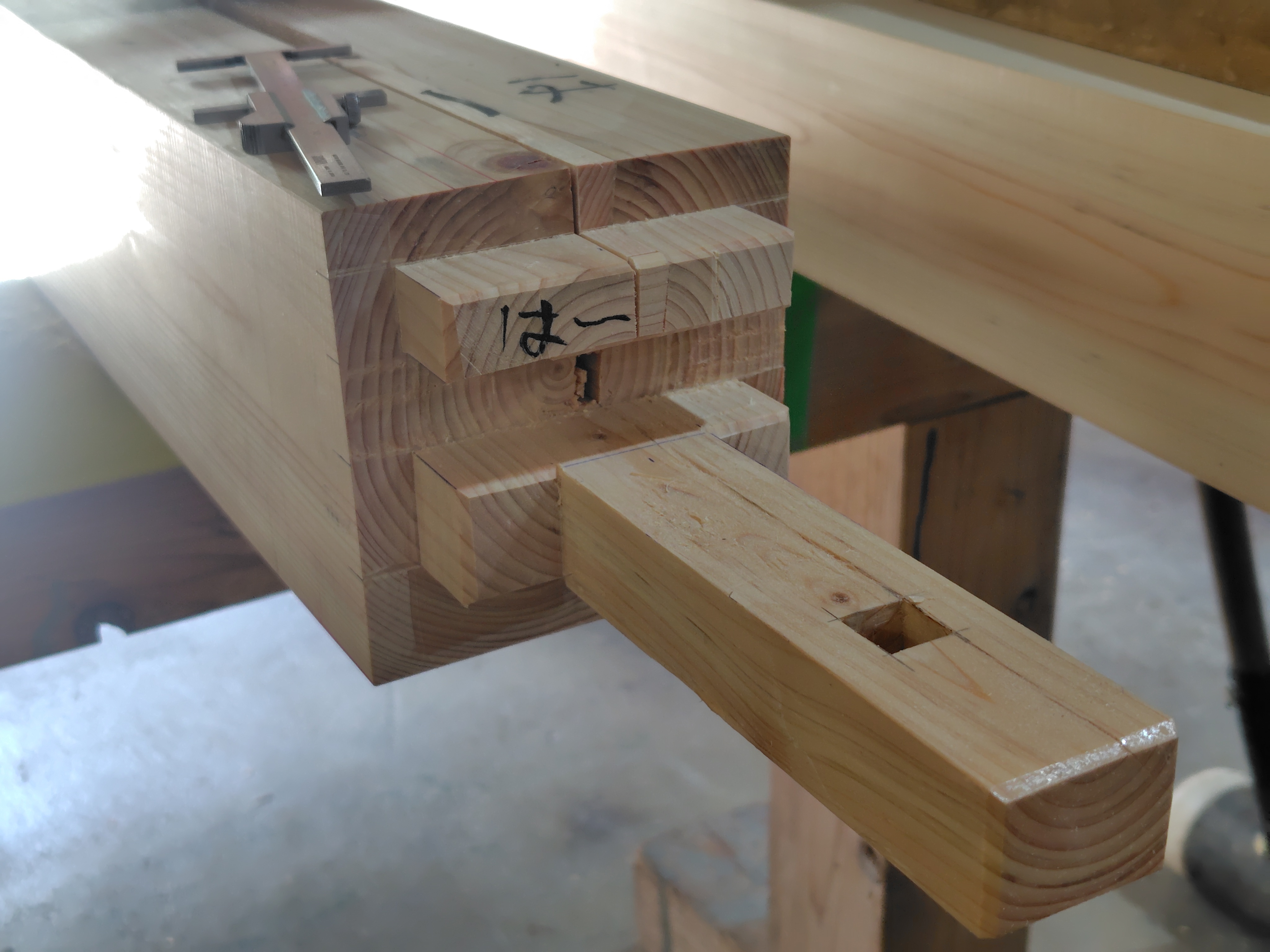 堀部さん設計の木組みの美しいkioskの施工を手掛けることになりました