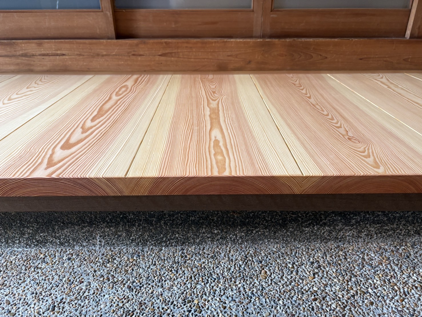 玄関　地松式台へ取り換え